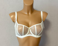 Soft cup bra with elegant fabric design with see-through detailing.