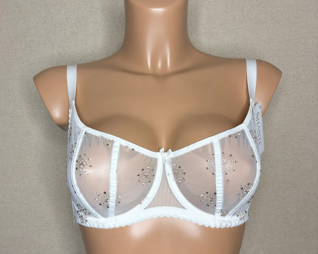 Soft cup bra with elegant fabric design with see-through detailing.
