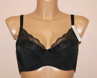 Black half padded, underwired bra with cotton lining on the lower part of the cups.